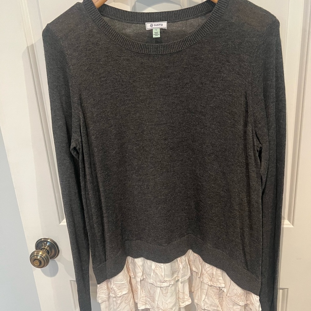 Sweater with ruffle hem NWOT❄️